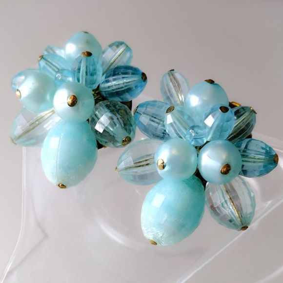 Vintage Jewelry - Vintage Blue Cluster Clip On Earrings